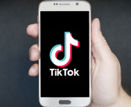 Το TikTok θα μπλοκάρει τα φίλτρα ομορφιάς στους έφηβους;