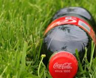 «Οικολογικός πόλεμος» στους Ολυμπιακούς του Παρισιού για τα πλαστικά της Coca Cola