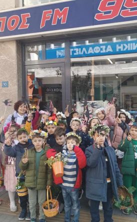 Μαθητικά χελιδονίσματα στο στούντιο του ΑΚΟΥ 99,6