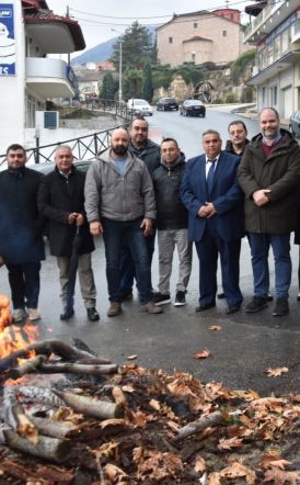 Επίσκεψη του Νίκου Κουτσογιάννη στο Γηροκομείο και στους παραδοσιακούς Καρτσιούνους της Νάουσας