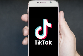 Το TikTok θα μπλοκάρει τα φίλτρα ομορφιάς στους έφηβους;