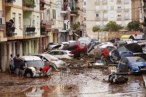 Βαλένθια Ισπανίας: Τουλάχιστον 158 οι νεκροί από τις φονικές πλημμύρες  – Συνεργεία πασχίζουν για να βρουν επιζώντες