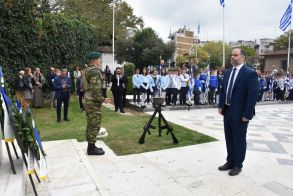 Με λαμπρότητα οι εκδηλώσεις για την 112η Επέτειο  Απελευθέρωσης της Νάουσας (ΦΩΤΟΣ)