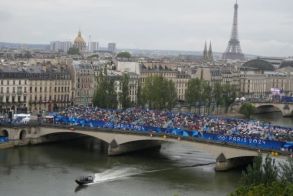 Με φαντασμαγορική πλωτή παρέλαση κατά μήκος του Σηκουάνα, η έναρξη των Ολυμπιακών Αγώνων στο Παρίσι -Έλαμψε η ελληνική αποστολή που άνοιξε την τελετή