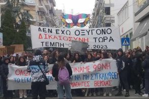 Πανεκπαιδευτικά συλλαλητήρια χθες σε όλη τη χώρα «Ποτάμι» μαθητών στο κέντρο της Βέροιας με αίτημα «να μην συγκαλυφθεί το έγκλημα στα Τέμπη»   