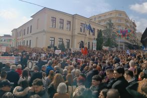 Συγκλονιστική η συγκέντρωση στη Βέροια για τα Τέμπη…αλλά κάποιοι εκτός τόπου και χρόνου!