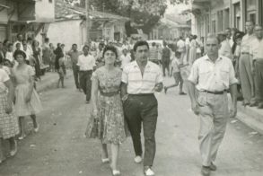 ΜεΜιαΜατια Βρισκόμαστε στο 1959, τις ημέρες που ο Τουριστικός Όμιλος Βέροιας διοργάνωνε  το Β' Φεστιβάλ Παραγωγής. Οδός Κεντρική