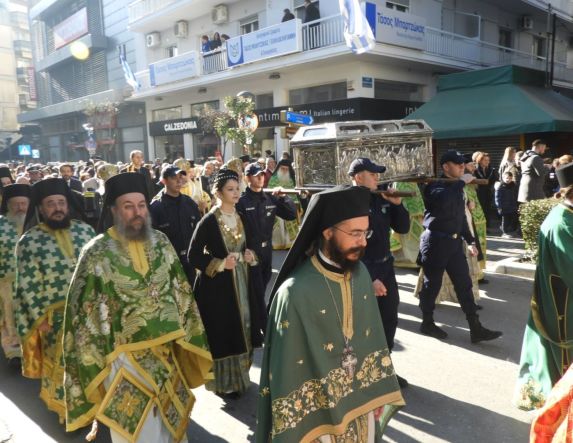 Με κάθε επισημότητα, η Βέροια τίμησε τον τοπικό της Όσιο Αντώνιο τον Νέο – Πλήθος κόσμου στην λιτανεία του Ιερού λειψάνου (ΦΩΤΟΣ)