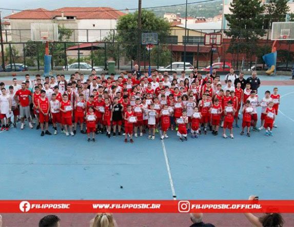 Τελετή λήξης στις Ακαδημίες Μπάσκετ του Φιλίππου με βραβεύσεις, δώρα και Χάρη Παπαγεωργίου