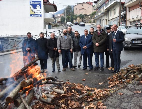 Επίσκεψη του Νίκου Κουτσογιάννη στο Γηροκομείο και στους παραδοσιακούς Καρτσιούνους της Νάουσας