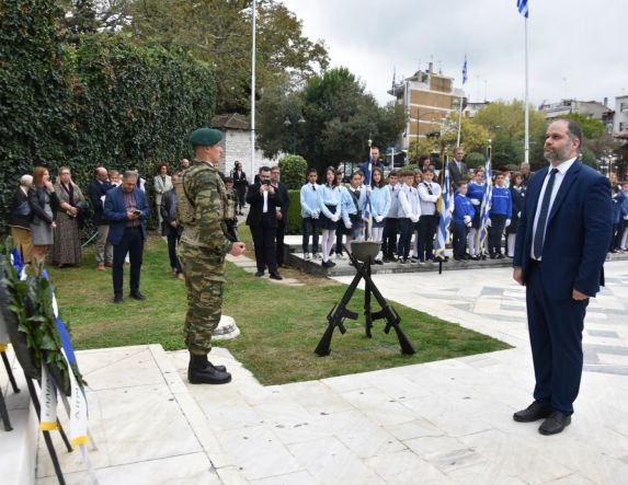 Με λαμπρότητα οι εκδηλώσεις για την 112η Επέτειο  Απελευθέρωσης της Νάουσας (ΦΩΤΟΣ)