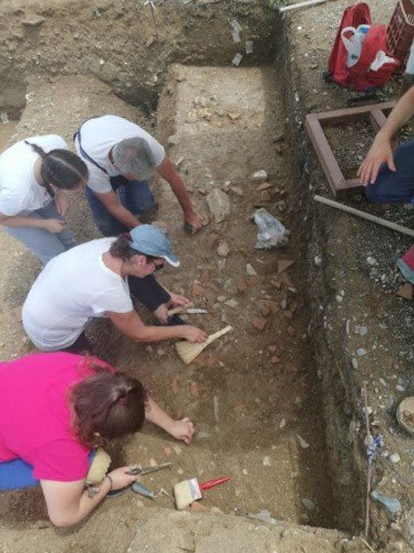 Συνεχίζεται για δεύτερη χρονιά το θερινό αρχαιολογικό σχολείο - Στόχος η μύηση των μαθητών-τριών στο έργο της αρχαιολογικής έρευνας