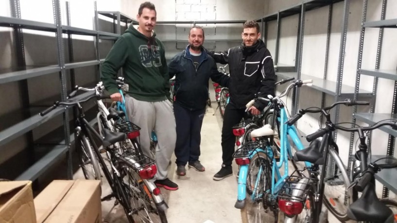 Μαθήματα ασφαλούς οδήγησης ποδηλάτου στους πρόσφυγες την Κυριακή στην Αγία Βαρβάρα