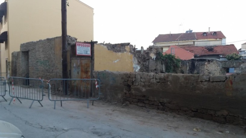 Κατεδαφίστηκαν δύο ακόμη ετοιμόρροπα σπίτια στη Γ. Γουδή της Βέροιας
