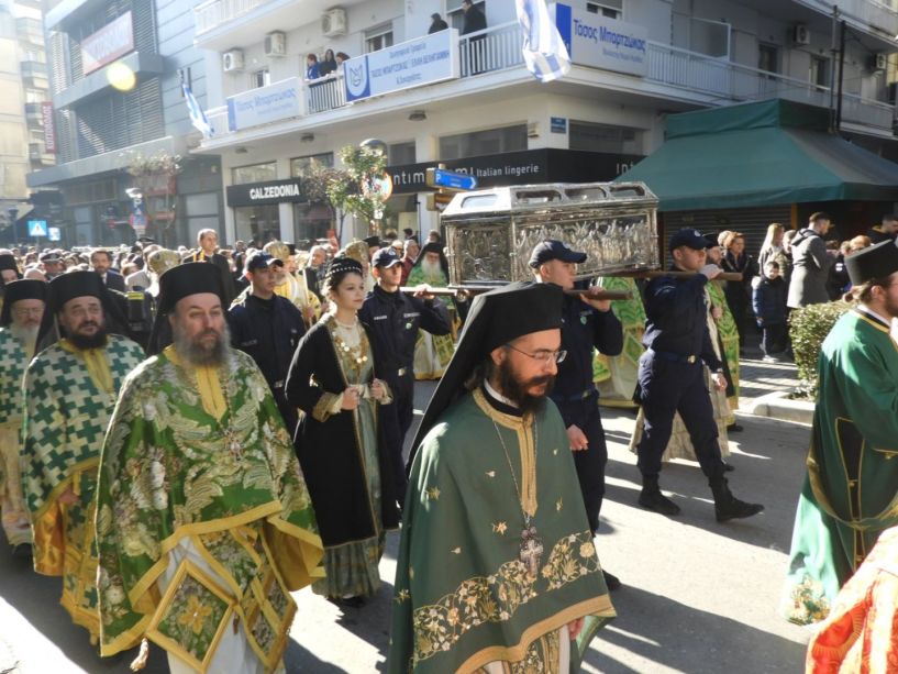 Με κάθε επισημότητα, η Βέροια τίμησε τον τοπικό της Όσιο Αντώνιο τον Νέο – Πλήθος κόσμου στην λιτανεία του Ιερού λειψάνου (ΦΩΤΟΣ)