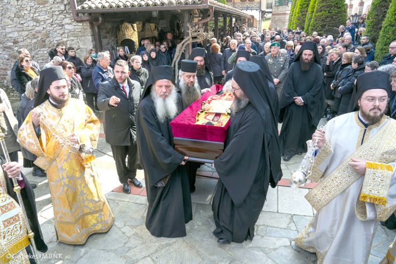 Με δάκρυα αποχαιρέτησαν τον Γέροντα της Παναγίας Δοβρά 