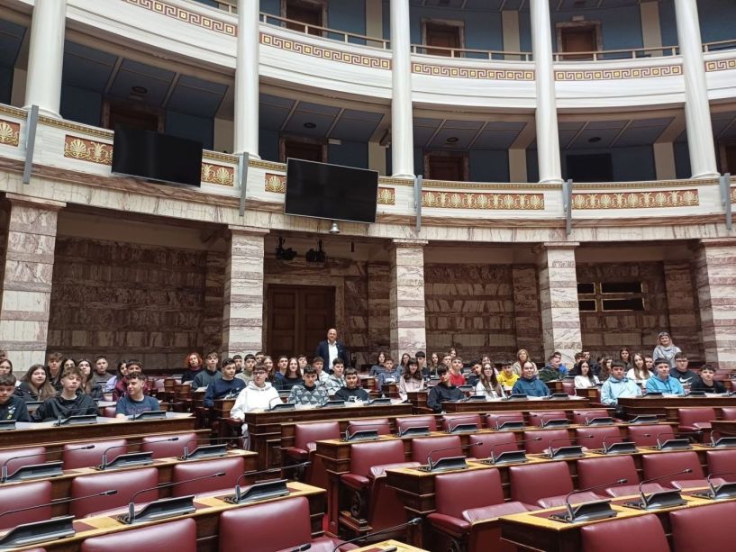 Με μαθητές του 2ου Γυμνασίου Βέροιας συναντήθηκε  στη Βουλή ο Βασίλης Κοτίδης