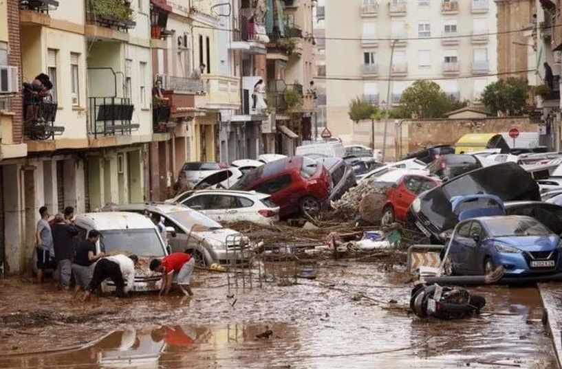 Βαλένθια Ισπανίας: Τουλάχιστον 158 οι νεκροί από τις φονικές πλημμύρες  – Συνεργεία πασχίζουν για να βρουν επιζώντες