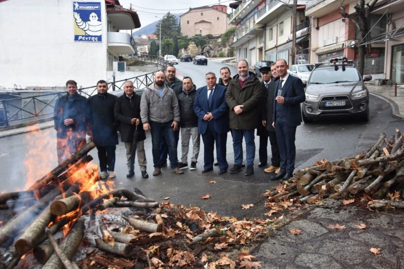 Επίσκεψη του Νίκου Κουτσογιάννη στο Γηροκομείο και στους παραδοσιακούς Καρτσιούνους της Νάουσας