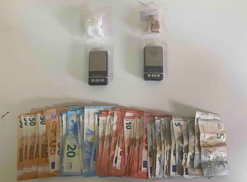 Από αστυνομικούς της Ομάδας Δίωξης Ναρκωτικών Βέροιας  Συνελήφθη στη Θεσσαλονίκη μία γυναίκα για διακίνηση ναρκωτικών  - Εντοπίστηκαν στο σπίτι της ποσότητες κοκαΐνης και ηρωίνης 