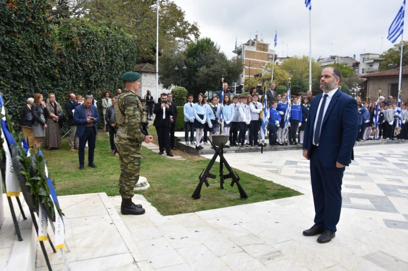 Με λαμπρότητα οι εκδηλώσεις για την 112η Επέτειο  Απελευθέρωσης της Νάουσας (ΦΩΤΟΣ)