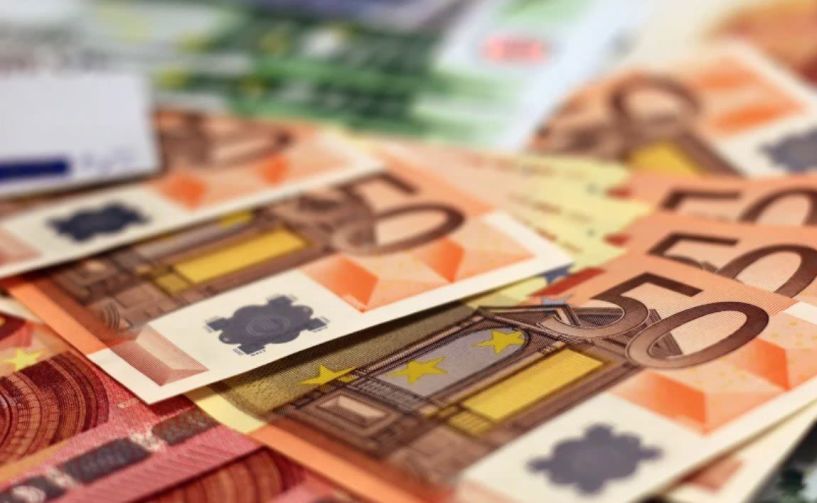 Επιταγή Ακρίβειας: Οι μεγάλοι κερδισμένοι και οι χαμένοι, πότε «μπαίνουν» τα 200 ευρώ