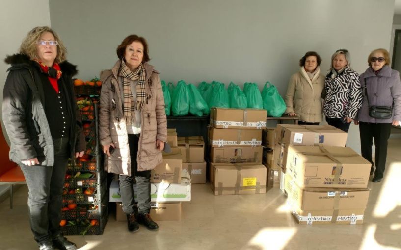 Νωπά κρέατα συνολικής αξίας 2.500€ και 25 κιβώτια φρούτα στην Αδελφότητα Κυριών Νάουσας για το ο φιλανθρωπικό τους έργο
