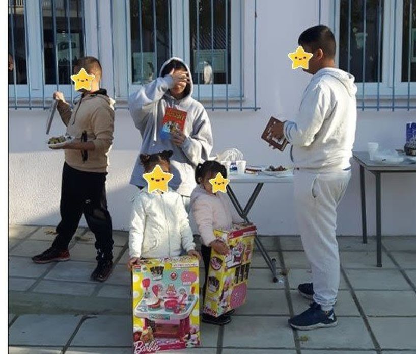 Δώρα σε παιδιά Ρομά μοίρασε στην εκδήλωση για τα Χριστούγεννα και την Πρωτοχρονιά το Κέντρο Κοινότητας Βέροιας