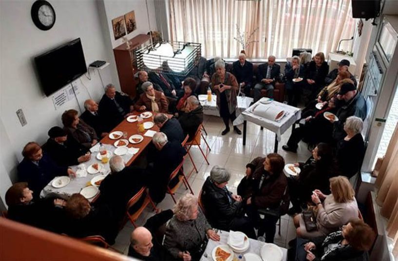 Οι συνταξιούχοι του Δημοσίου έκοψαν την βασιλόπιτα