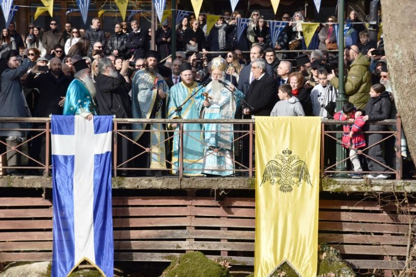 Με λαμπρότητα ο εορτασμός των Θεοφανίων στη Νάουσα (ΦΩΤΟΣ)