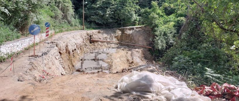 Δήμος Βέροιας: Με εντατικούς ρυθμούς συνεχίζονται τα έργα «Αντιστηρίξεων οδών» και ασφαλτοστρώσεων στην Καστανιά