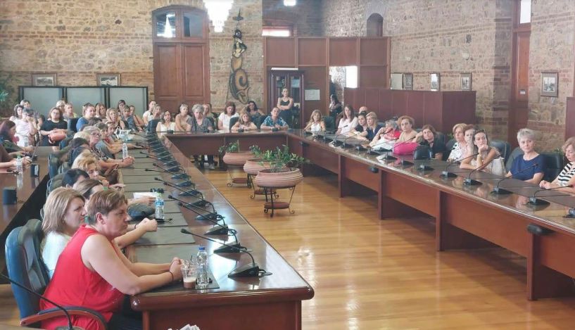 Δήμος Βέροιας: Υπέγραψαν τις συμβάσεις τους οι 90 σχολικές καθαρίστριες