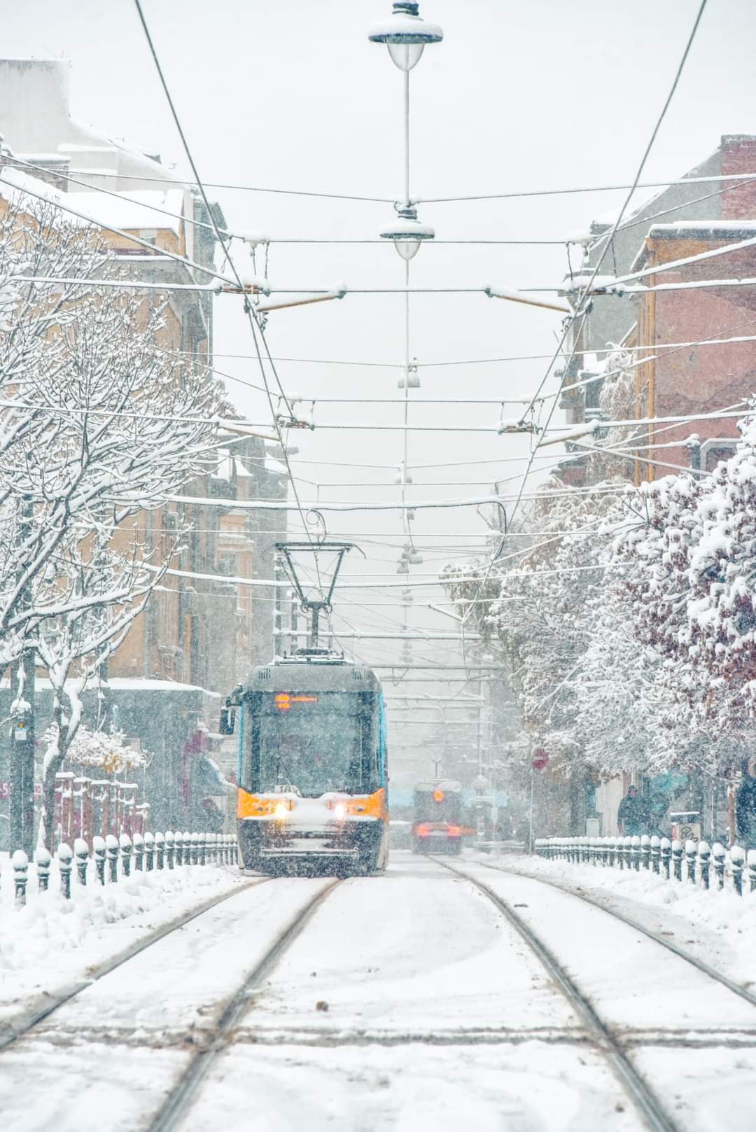 Στα λευκά ντύθηκε η Βουλγαρία – Κατεβαίνει στη Θράκη το χιόνι