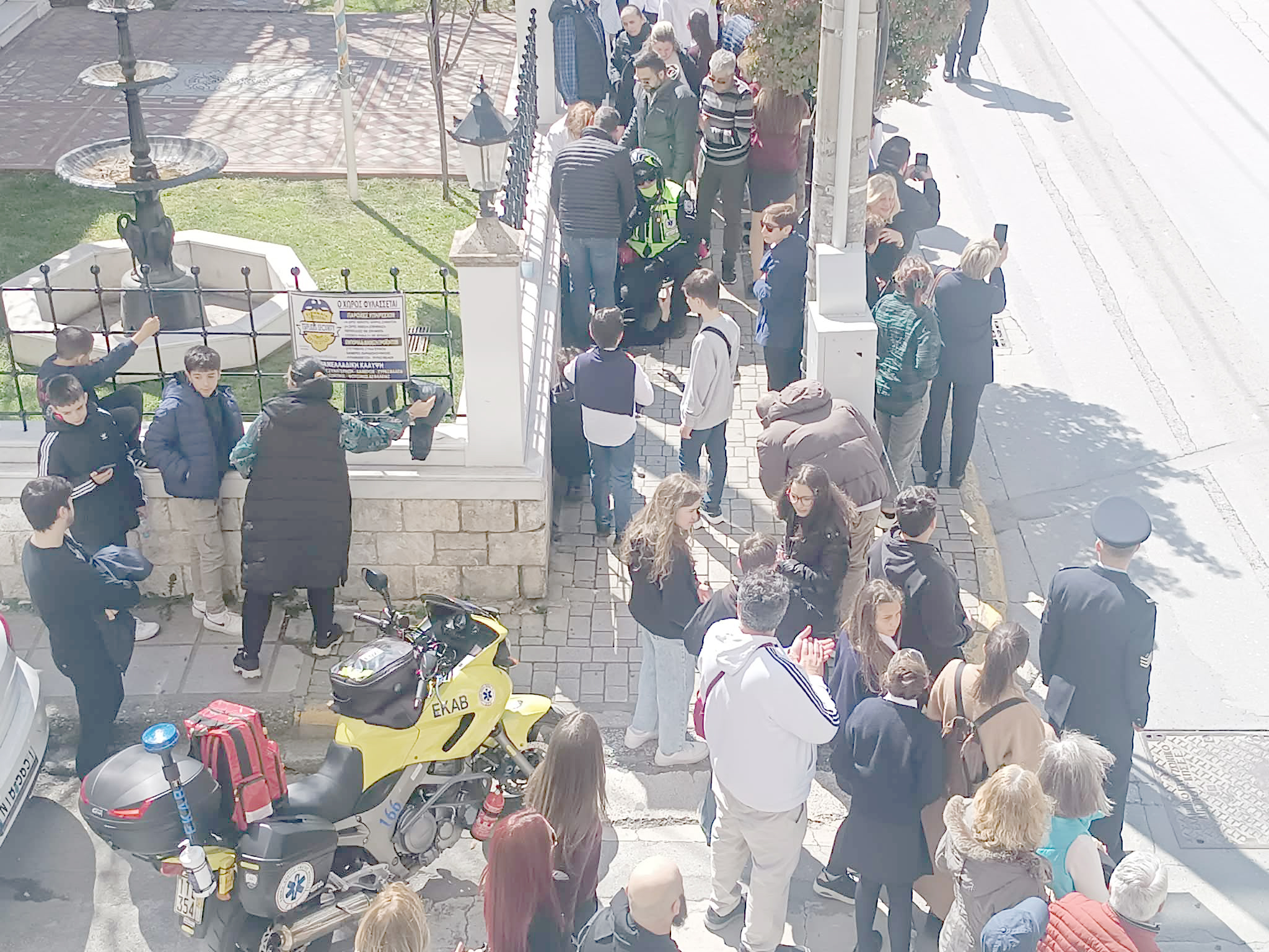 μοτοσυκλετιστής του ΕΚΑΒ