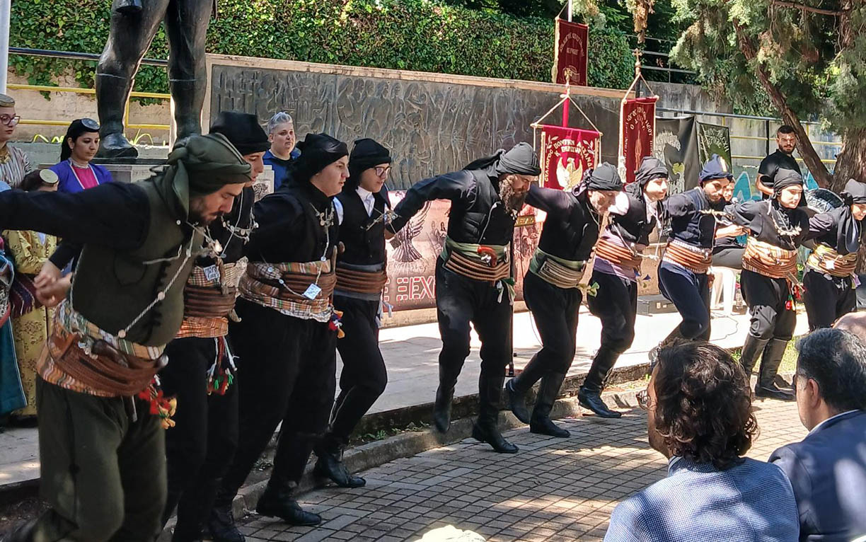 Kυριακή 24 Μαΐου: Κορυφώθηκαν οι εκδηλώσεις Μνήμης  της Γενοκτονίας των Ελλήνων του Πόντου, από την Εύξεινο Λέσχη Βέροιας, στην πλατεία Νίκου Καπετανίδη