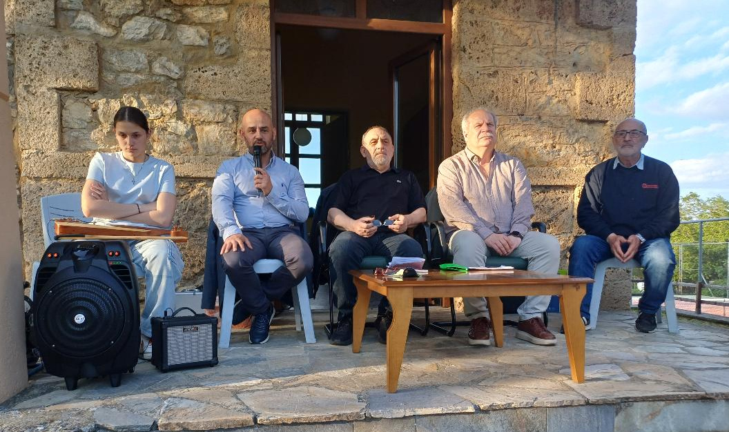Επιτυχημένη και ενδιαφέρουσα η παρουσίαση του νέου βιβλίου του Αλ. Χατζηκώστα στο Κομνήνιο