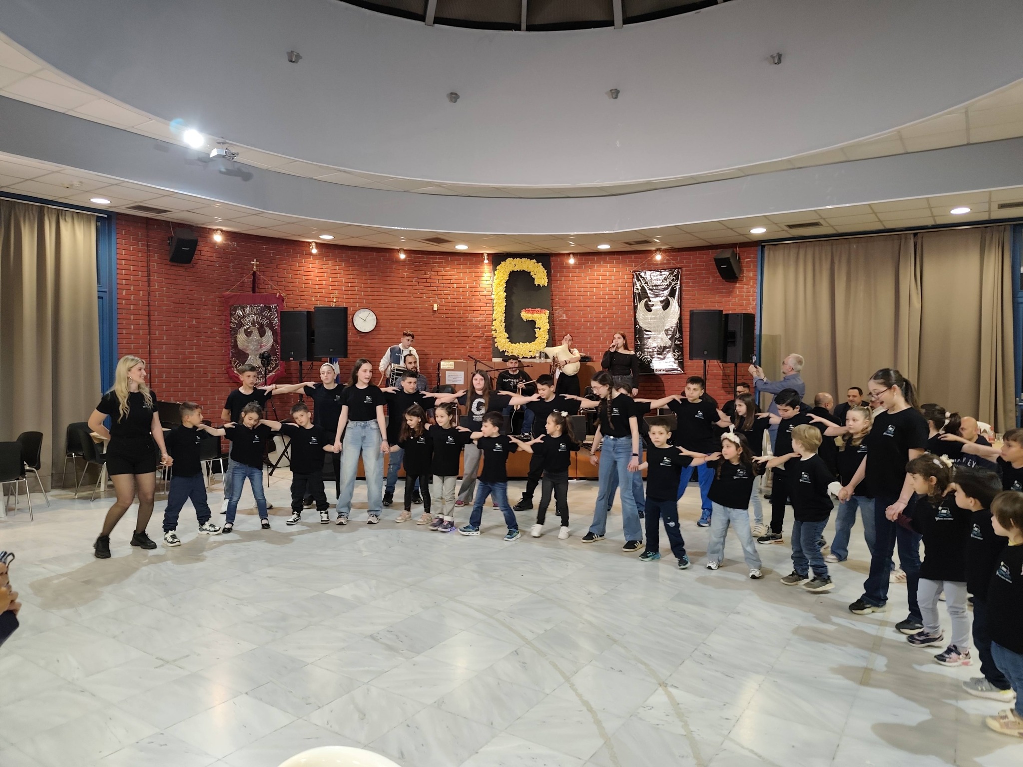 Πραγματοποιήθηκε ο Χορός Νεολαίας της Ευξείνου Λέσχης Βέροιας, στο Πολιτιστικό Κέντρο της Λέσχης, στο Πανόραμα Βέροιας