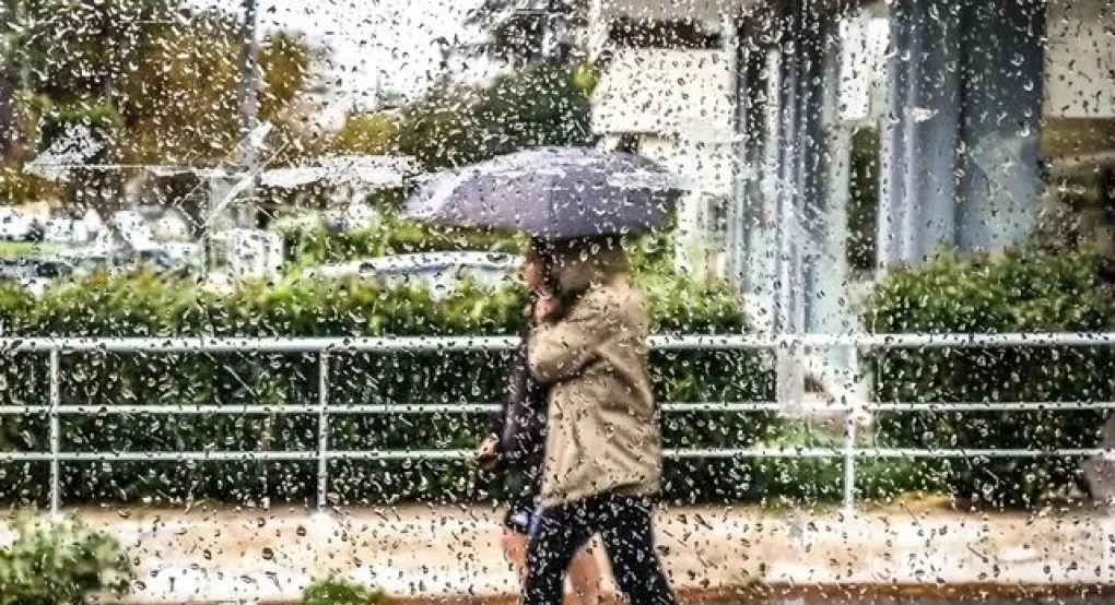 Καιρός: Πτώση 10 βαθμούς, καταιγίδες και χαλάζι