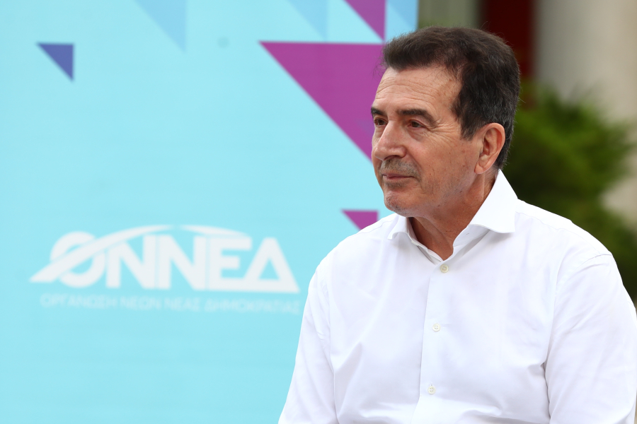 Χρυσοχοΐδης: Όσοι έχουν περιοριστικά μέτρα για ενδοοικογειακή βία θα φορούν βραχιολάκι